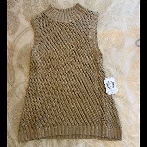 Adorable knit top! 🧶